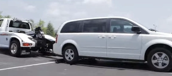 Breakdown Towing 2 wheel lift tow truck